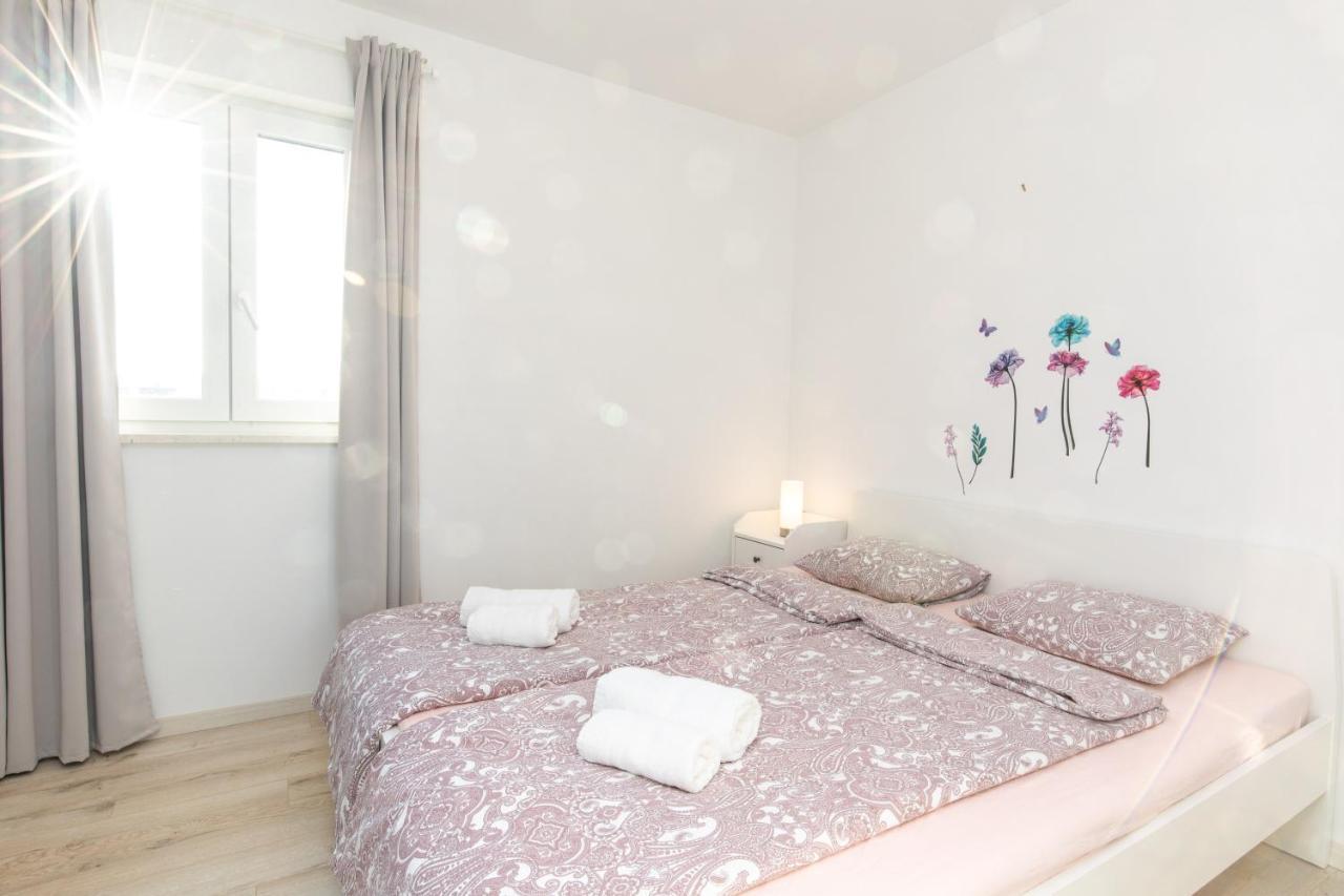 Apartments Brig Perfect Countryside Holiday! Кърк Екстериор снимка